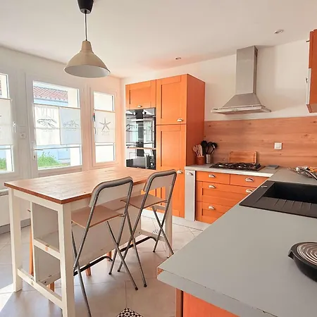 Charmante Maison De Village A Saint-pierre-d'oleron, Ideale Pour 4 Personnes - Fr-1-778-52 *