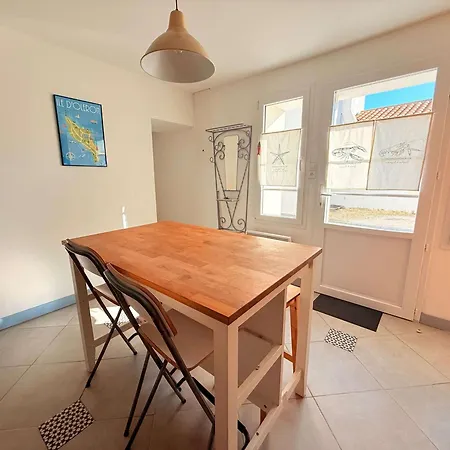 Charmante Maison De Village A Saint-pierre-d'oleron, Ideale Pour 4 Personnes - Fr-1-778-52 *